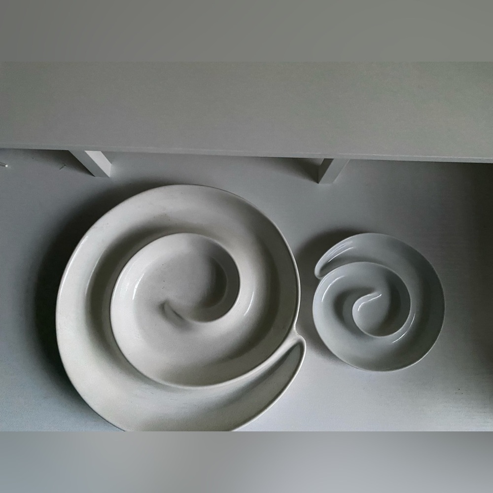 Elegant White Swirl Art Plates Set of 2